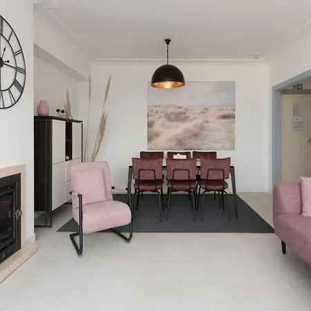 Apartment In With Sea Views